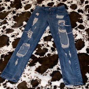 Light wash ripped denim boyfriend jeans